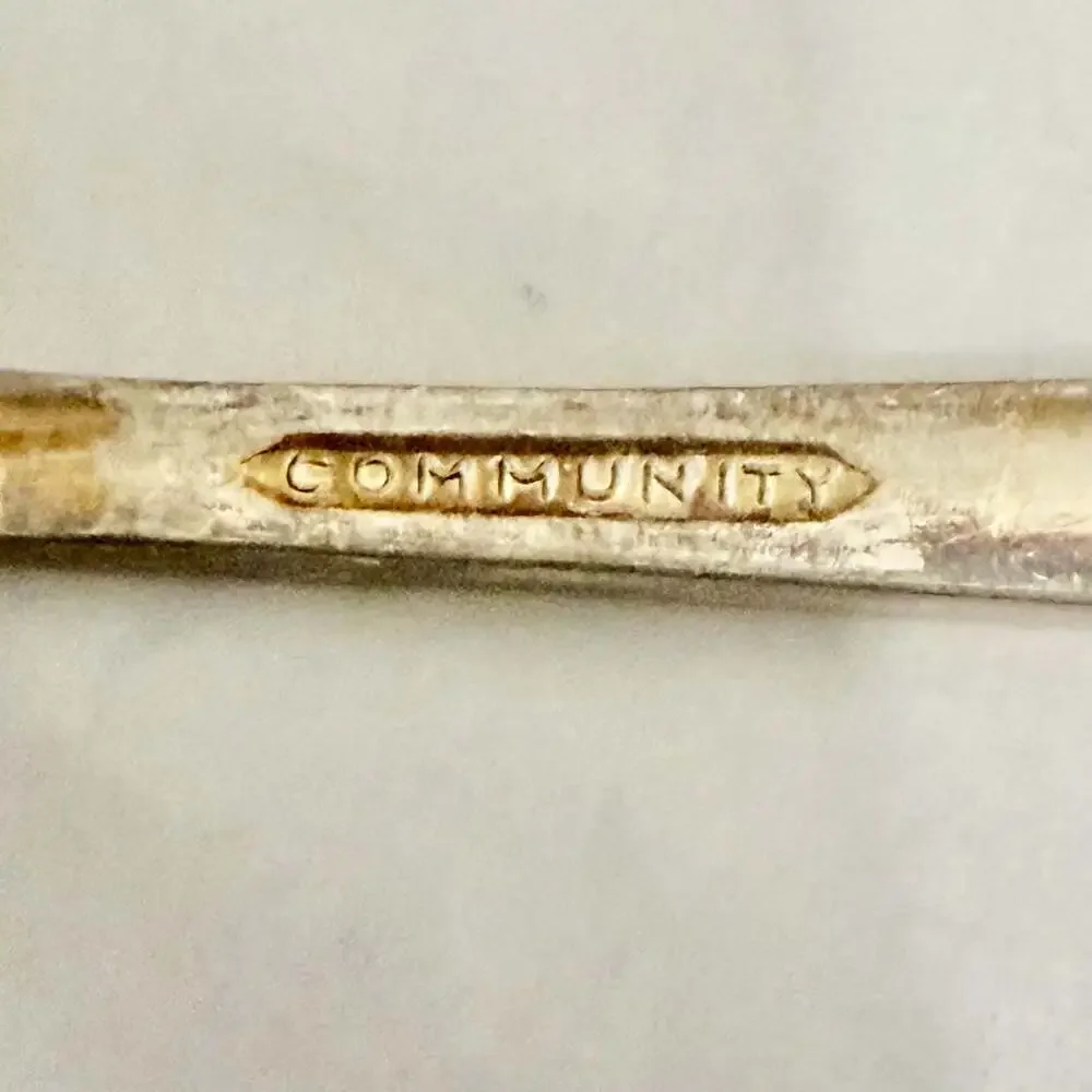 Set of 8  Vtg Oneida Community Silver Plated Coronation Pattern Teaspoons